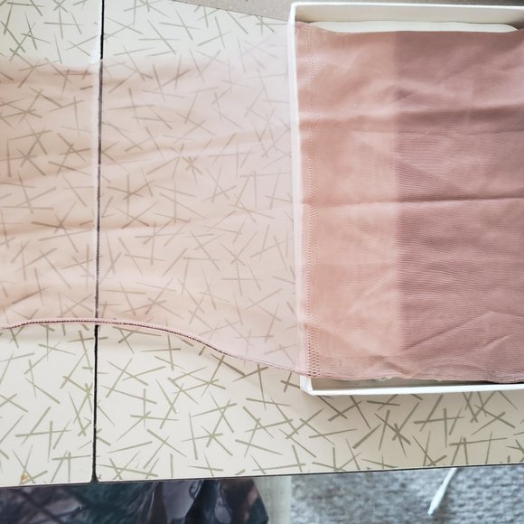 Diana Stockings - Picture 11 of 15